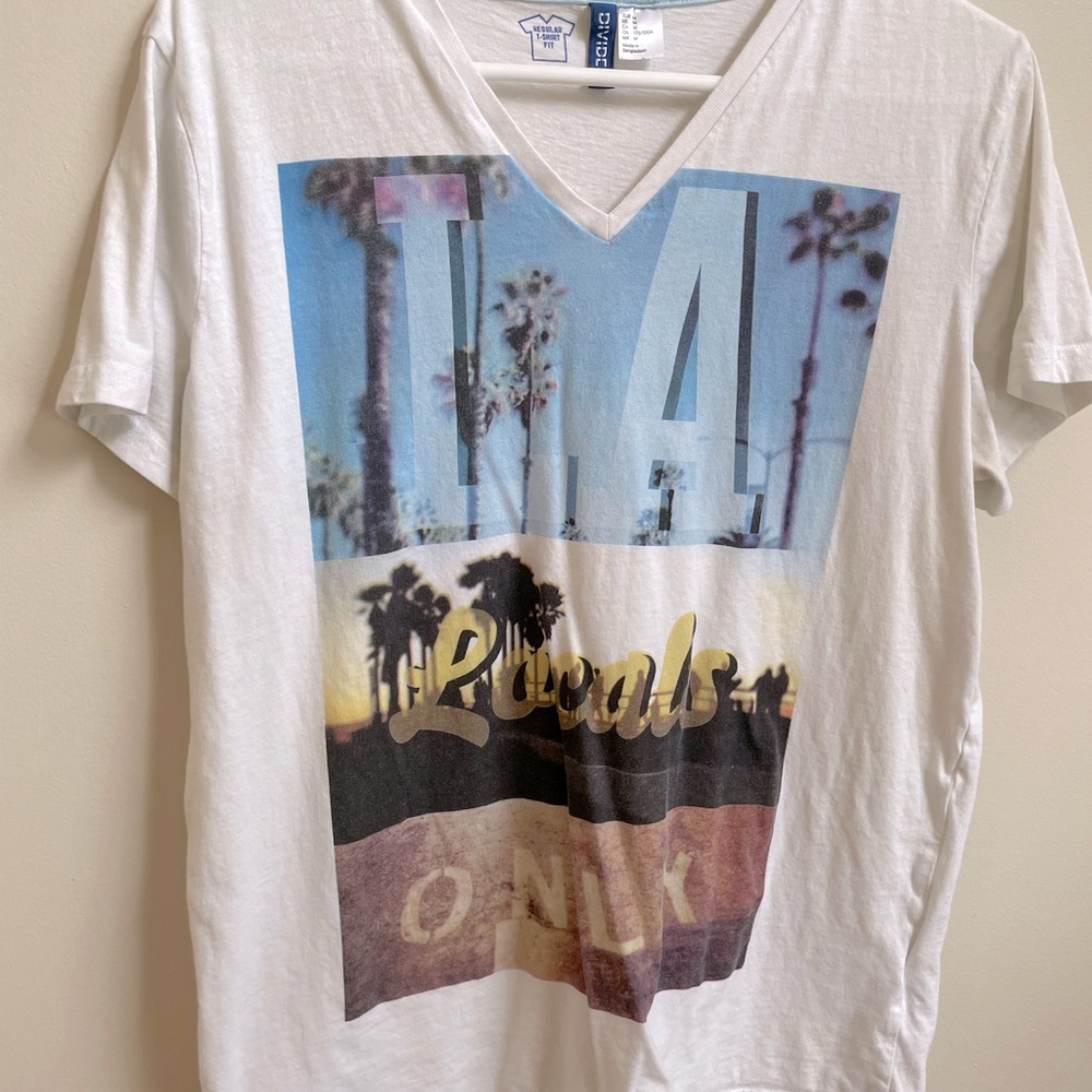 Medium V Neck White with Design T Shirt